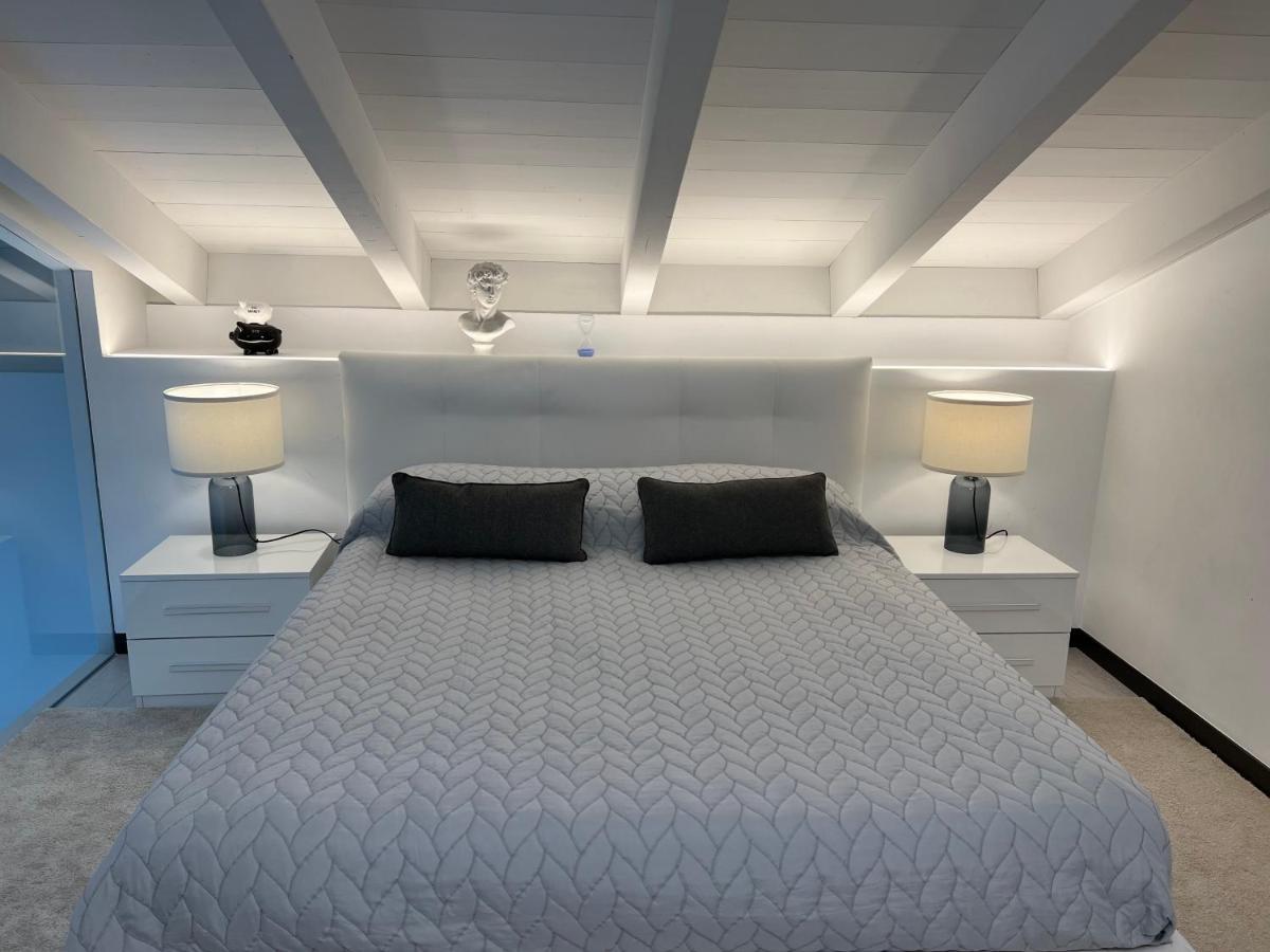 Paganini Suites And Apartments 시르미오네 외부 사진